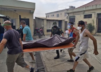 Incendiile din Algeria au ucis 42 de persoane. Premierul acuză că “mâini criminale” au provocat 50 de incendii simultane | FOTO