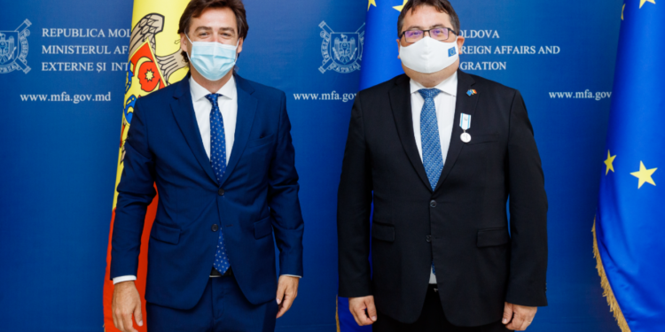 Ambasadorul UE la Chișinău, Peter Michalko, a fost decorat cu medalia „Meritul diplomatic”, clasa întâi