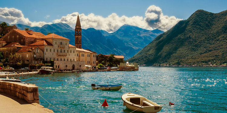 Reguli mai dure pentru cei care doresc să meargă în Muntenegru