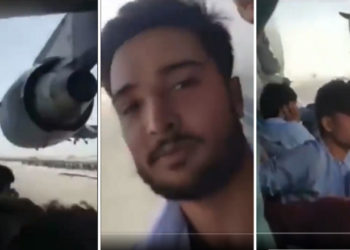 Noi imagini șocante. Afganii care au vrut să fugă din țară agățați de avion s-au filmat în timpul decolării | VIDEO