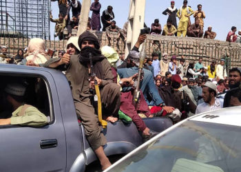 Talibanii au intrat în Kabul, capitala Afganistanului. Personalul ambasadei SUA, evacuat cu elicopterul