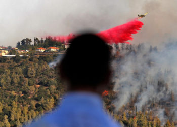 Pompierii evacuează orașele de lângă Ierusalim, după ce un incendiu de vegetație continuă să se extindă | FOTO