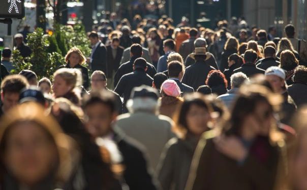 Marea dramă a României: Peste 100.000 de români cu vârste între 20 şi 45 de ani au plecat din țară anul trecut, în plină pandemie