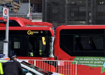 O persoana a murit, iar alte trei au fost rănite după ce două autobuze s-au ciocnit în centrul Londrei