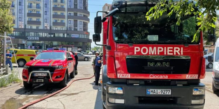 Incendiu într-un local din Capitală | FOTO