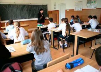 Profesorii din Moldova au salarii de 13 ori mai mici decât colegii lor din Germania. Numărul cadrelor didactice scade alarmant
