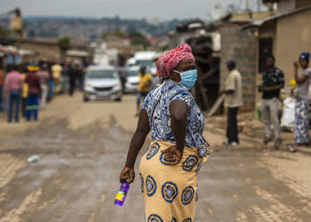 В ЮАР предупредили о способном быстро распространяться новом штамме COVID