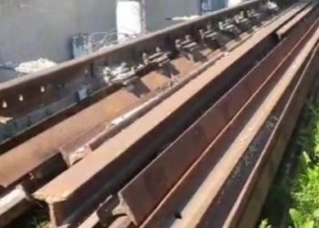 Peste 20 de tone de șine de cale ferată, cu valoarea estimativă de un milion de lei, au fost depistate pe teritoriul unei întreprinderi din orașul Briceni | VIDEO
