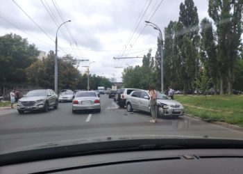 Două unități de transport, implicate într-un accident în sectorul Telecentru. S-au creat ambuteiaje