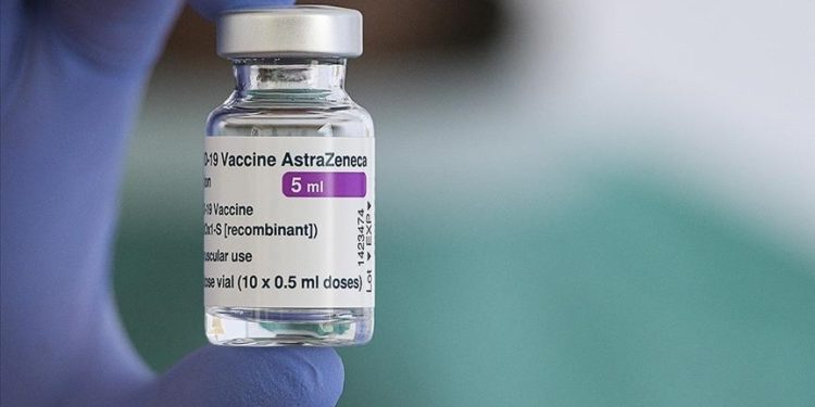 Mai mulți moldoveni riscă să nu primească a doua doză de vaccin: Stocul de AstraZeneca din Moldova a fost practic epuizat