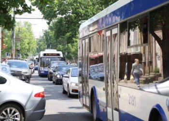 В День независимости в столице ряд улиц будет перекрыт. Как будет ходить общественный транспорт