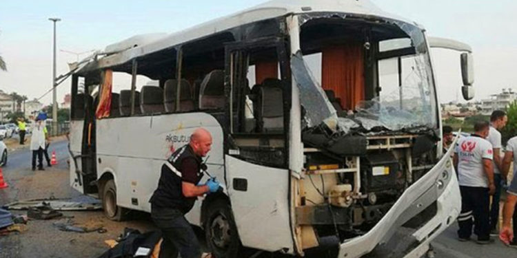 В ДТП с туристическим автобусом в Турции погибли четверо россиян и 16 пострадали