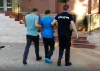 Un bărbat l-ar fi omorât pe stăpânul apartamentului unde închiria o cameră. Riscă detenție pe viață | VIDEO