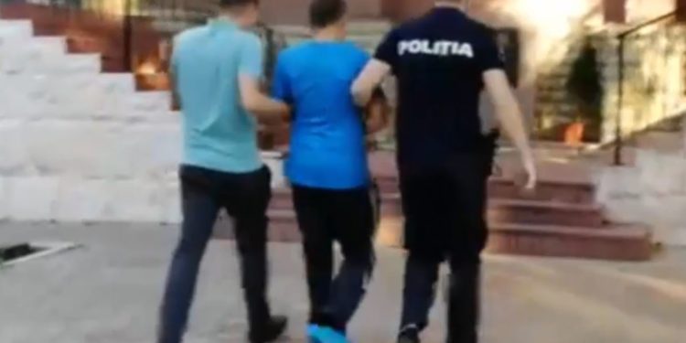 Un bărbat l-ar fi omorât pe stăpânul apartamentului unde închiria o cameră. Riscă detenție pe viață | VIDEO