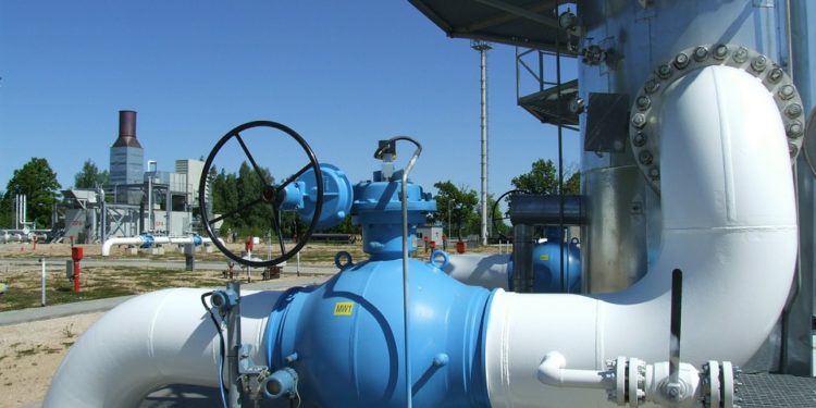 «Газпром» остановил закачку газа в хранилища Европы