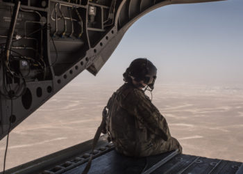 SUA și-a încheiat misiunea în Afganistan, după 20 de ani. Armata americană a distrus avioane şi blindate înainte de a părăsi Kabulul | VIDEO