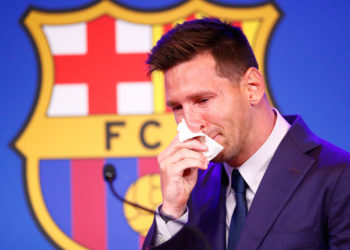 Лионель Месси расплакался на прощальной пресс-конференции в „Барселоне”