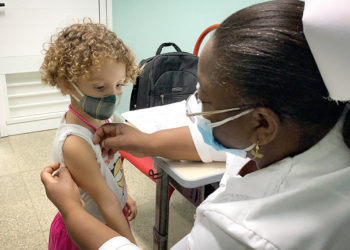 На Кубе детей от двух лет начали вакцинировать от коронавируса