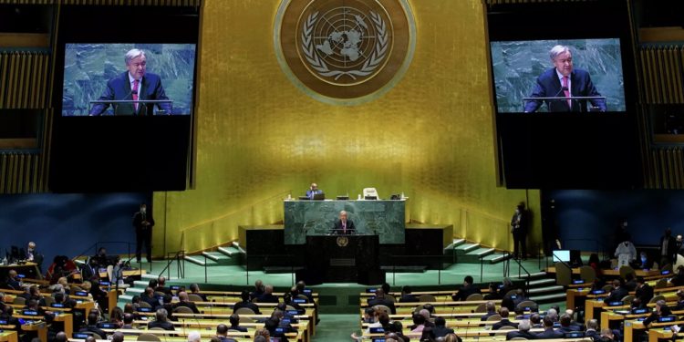 Генсек ООН заявил о нахождении мира на грани пропасти