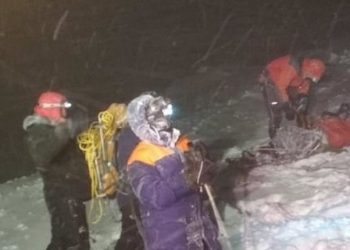 На Эльбрусе в двадцатиградусный мороз потерялась группа альпинистов. Пять человек найдены погибшими