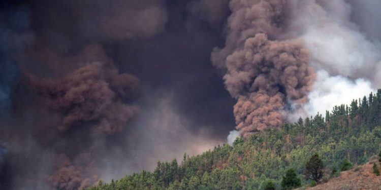 Облако вулканического пепла и токсичных газов приближается к Молдове