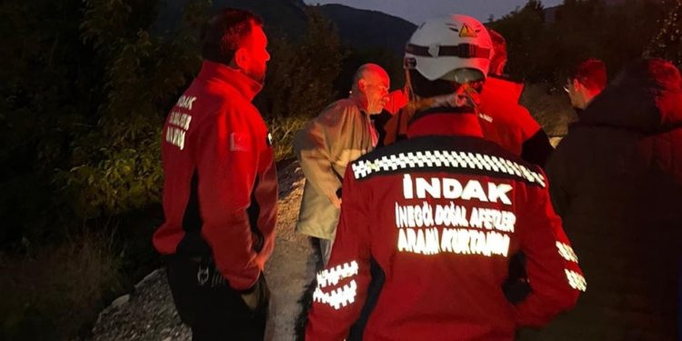 В Турции мужчина ходил по лесу в составе поисково-спасательного отряда, пока не узнал, что ищут его