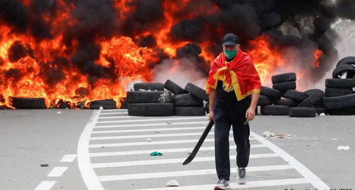 В ходе протестов против церкви в Черногории c десятки человек