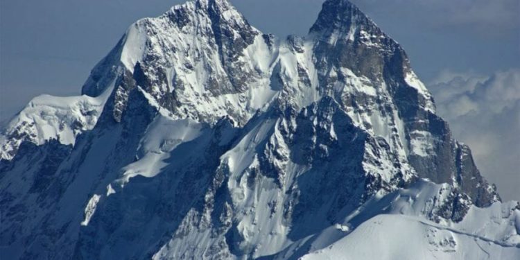 В Грузии во время восхождения на гору Ушба пропали альпинисты из Молдовы