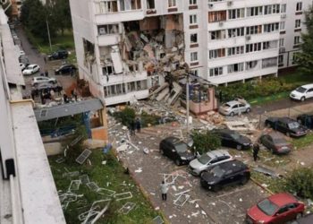 В России взрыв газа разнес несколько этажей многоэтажки. Сообщается о погибших