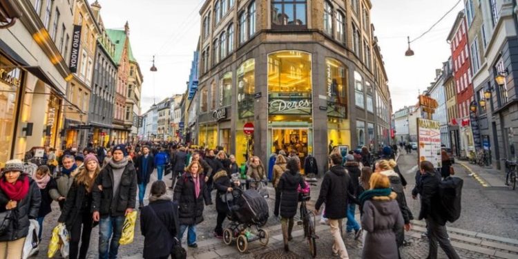 Дания первой в ЕС отменила все антиковидные ограничения внутри страны