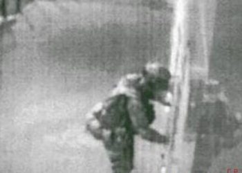 Неизвестный в военной форме напал на полицейский участок в российском городе