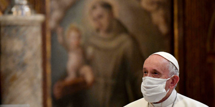 Папа римский выступил за вакцинацию