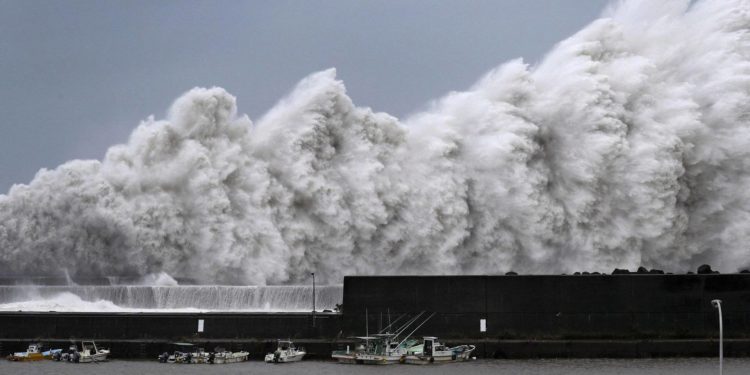 На Японию обрушился мощный тайфун