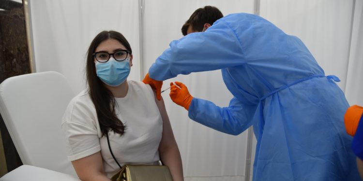 В Молдове сотрудников предприятий и компаний смогут вакцинировать на рабочем месте