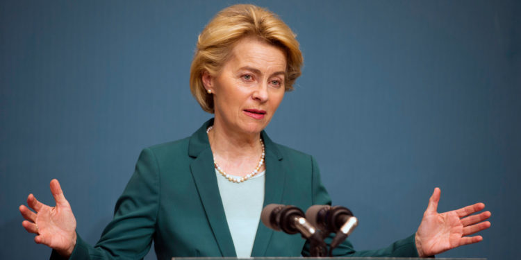 Урсула фон дер Ляйен потребовала создать Европейский оборонительный союз