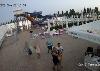 Ar fi furat o narghilea. Tinerii din imagini, căutați de poliția din Bălți | VIDEO