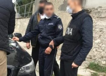 Polițist din Edineț, reținut de CNA. Ar fi încercat să organizeze eliberarea unui permis de conducere contra mitei de 900 de euro și 6180 de lei | VIDEO