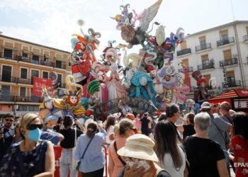 За месяц в мире COVID-19 заболело 20 млн человек