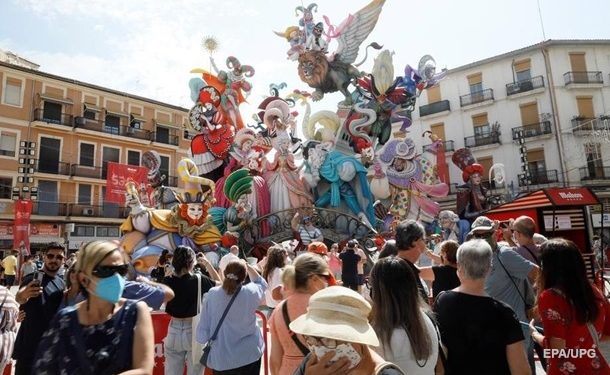 За месяц в мире COVID-19 заболело 20 млн человек