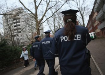 В Германии афганец напал с ножом на пожилых людей