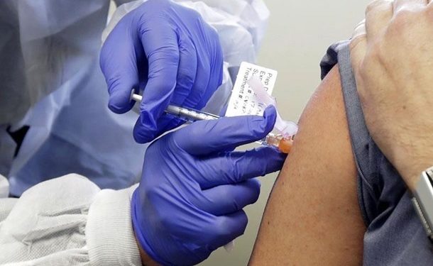В Британии будут вакцинировать третьей дозой Pfizer и AstraZeneca