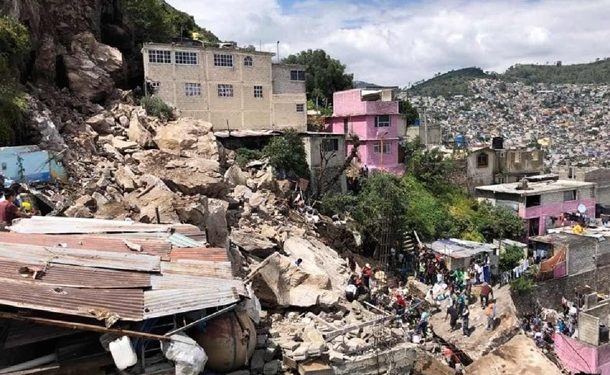 В Мексике скала обрушилась на жилые дома | FOTO