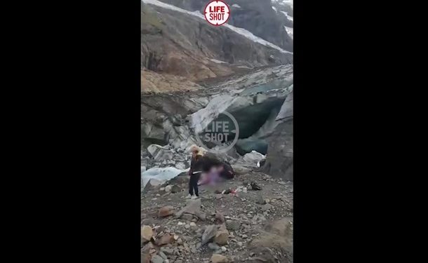 В России ледник рухнул на туристок, есть жертвы