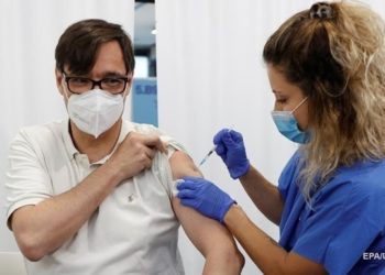 Италия ввела обязательную вакцинацию всех работников