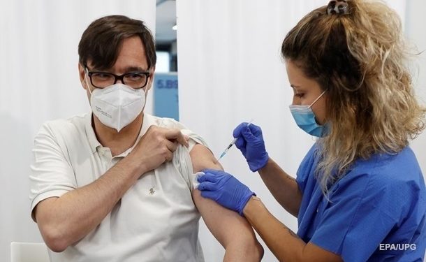 Италия ввела обязательную вакцинацию всех работников