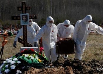 В России пять дней подряд более 800 COVID-смертей