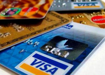 Înșelăciuni cu cardurile bancare: infractorii au reușit să obțină aproximativ un milion de lei | VIDEO