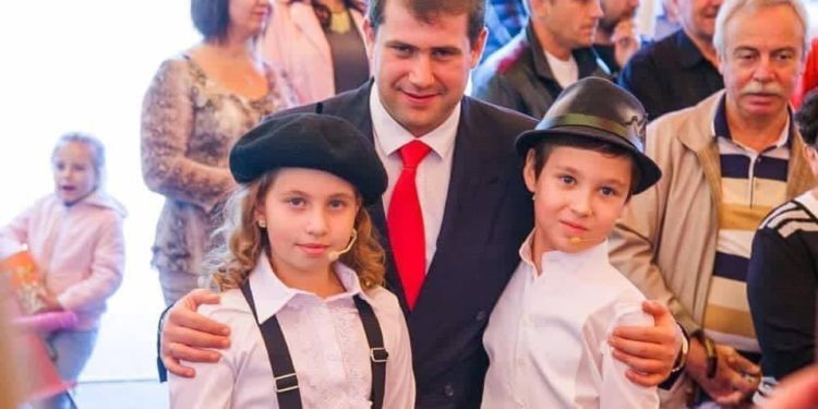 Elevii din orașul Orhei, care vor fi buni la învățătură, vor primi premii din partea Fundației „Miron SHOR”