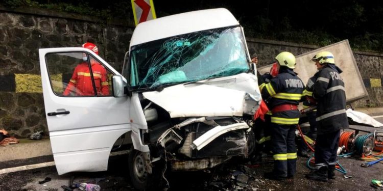 В Румынии произошла авария с микроавтобусом, направляющимся в Молдову. Сообщается о 13 пострадавших