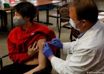 В Швеции разрешили вакцинировать от COVID-19 подростков с 12 до 15 лет